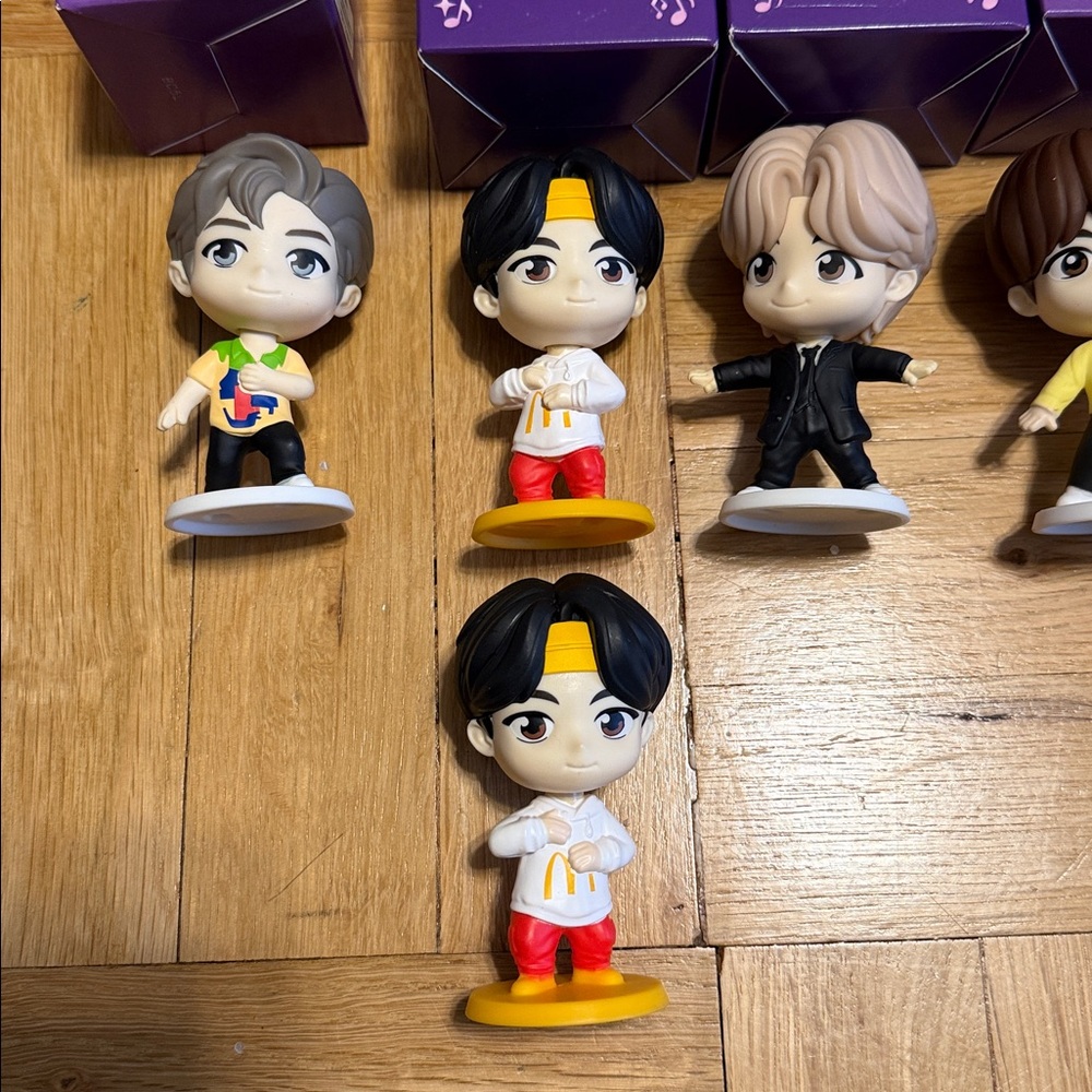 Bundle of 12 Tiny Tan inspired by BTS!!  5 of which in box! - Picture 3 of 6